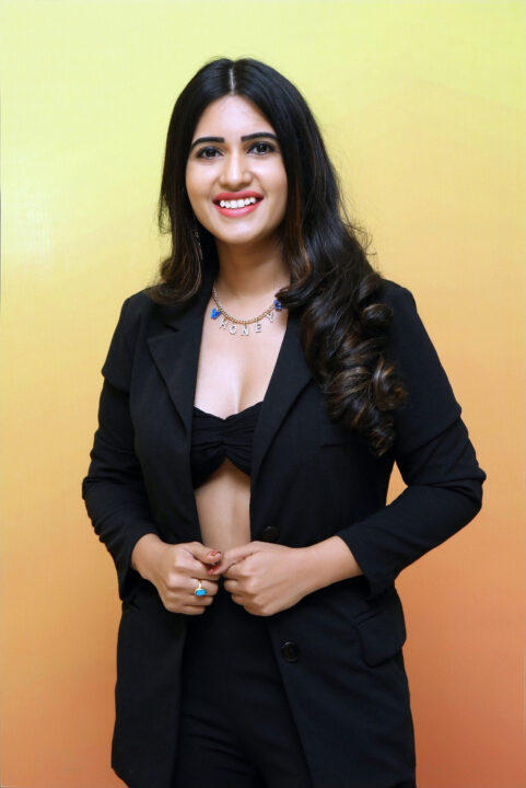 Sravanthi Chokarapu sizzling stills in black outfit