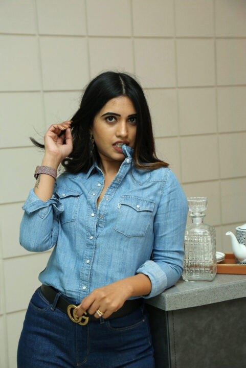 Sravanthi Chokarapu stills in jeans shirt