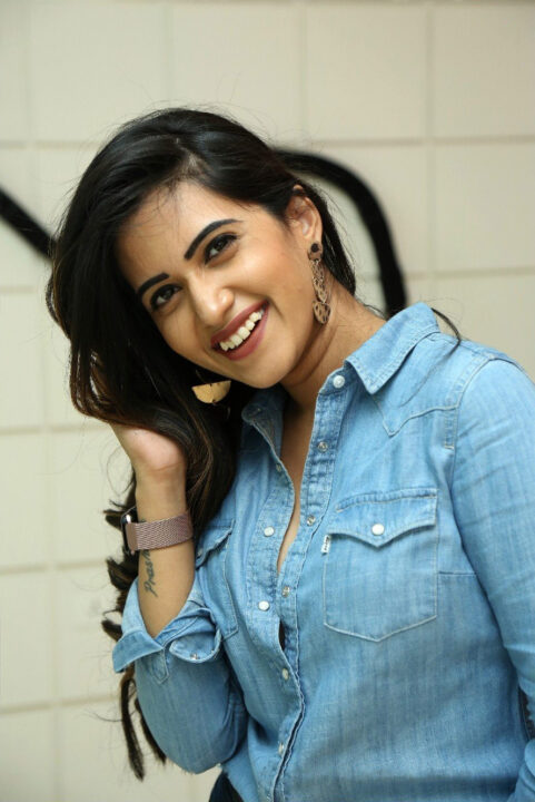 Sravanthi Chokarapu stills in jeans shirt