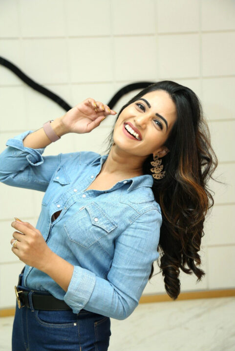 Sravanthi Chokarapu stills in jeans shirt