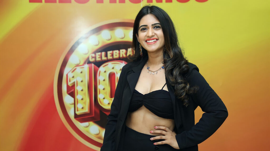 Sravanthi Chokarapu sizzling stills in black outfit