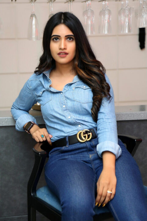 Sravanthi Chokarapu stills in jeans shirt