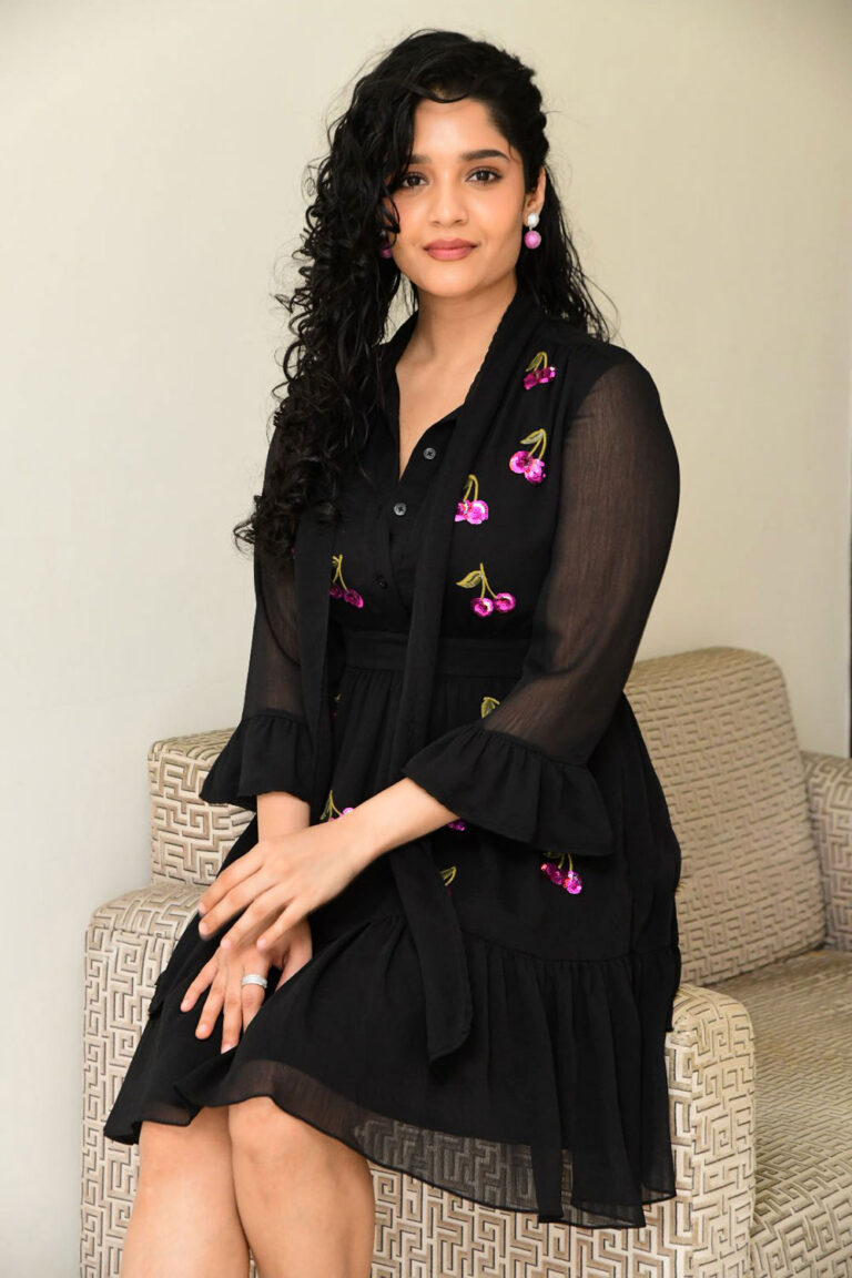 Ritika Singh stills at In Car movie press meet