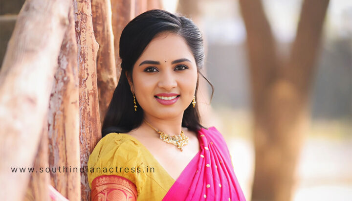 Srushti Dange in half saree stills