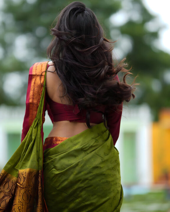 Deepthi Sunaina in silk saree photos