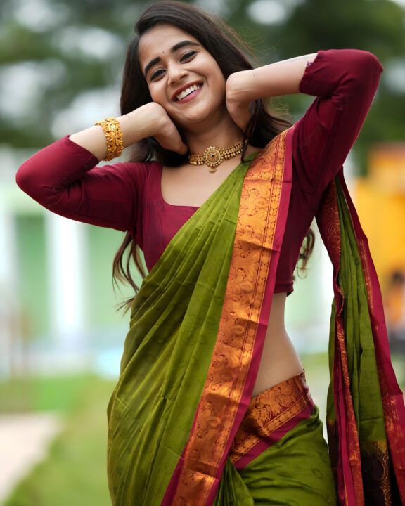 Deepthi Sunaina in silk saree photos