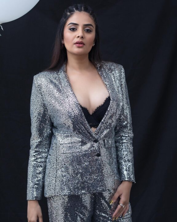 Sreemukhi hot cleavage stills