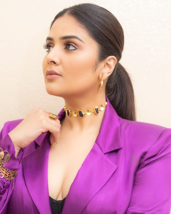 Sreemukhi hot cleavage stills