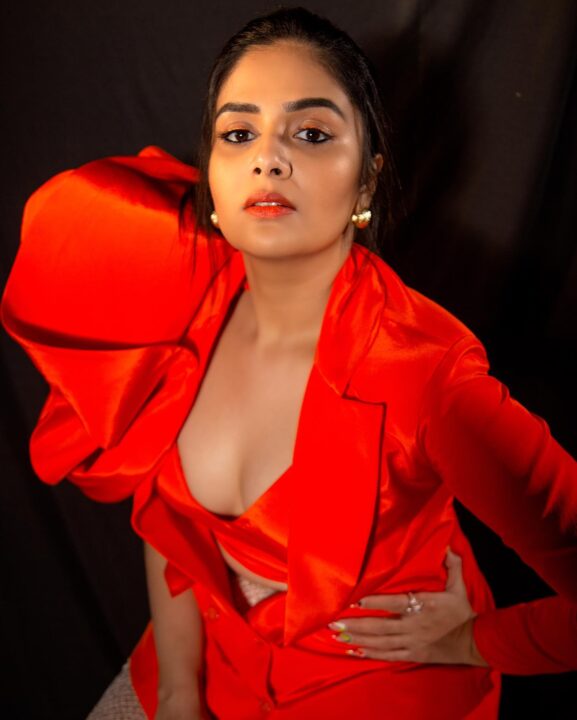 Sreemukhi hot cleavage stills