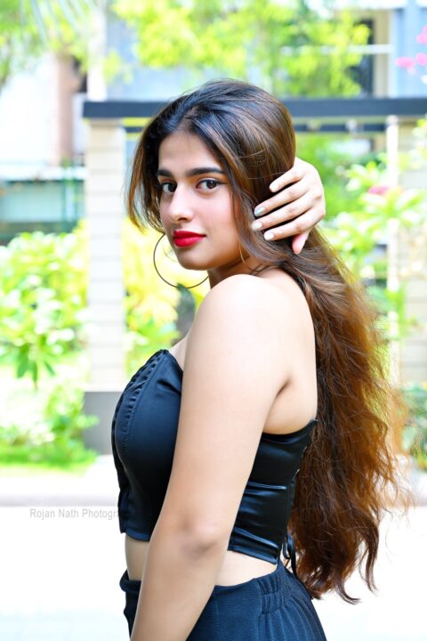 Nayanthara Chakravarthy sizzles in strapless corset top