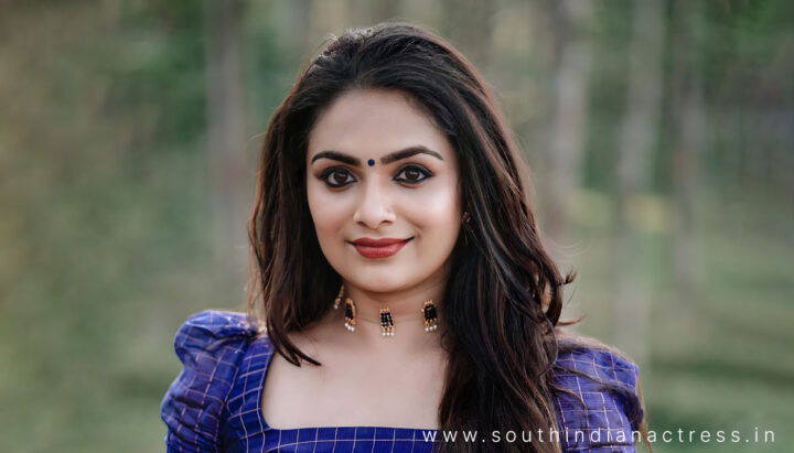 Parvathy Somanath in crop top photoshoot stills