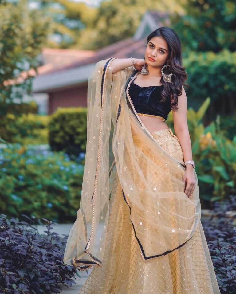 Varsha Dsouza photoshoot stills in Aishwarya D Couture