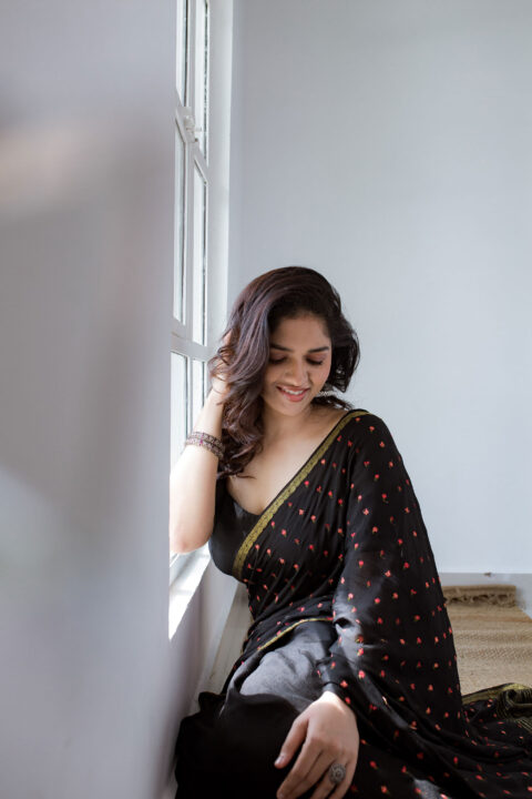 Sunaina in black crepe silk saree photos