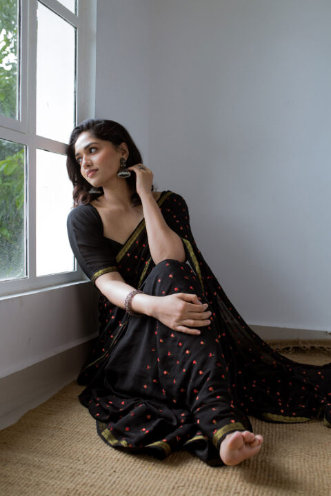 Sunaina in black crepe silk saree photos