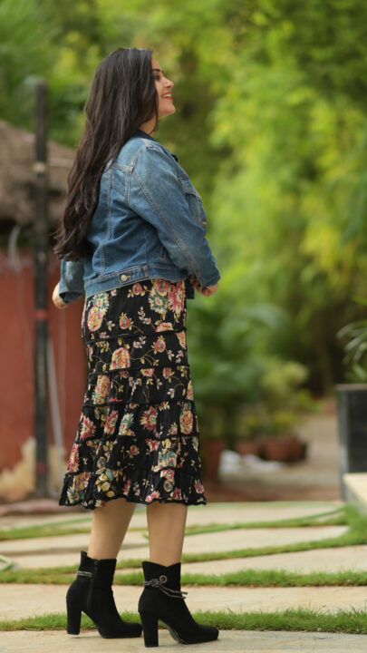 Vaanya Aggarwal in trendy outfit photos