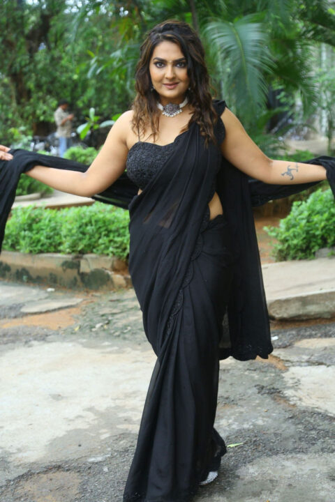 Neha Deshpande hot photos in black saree