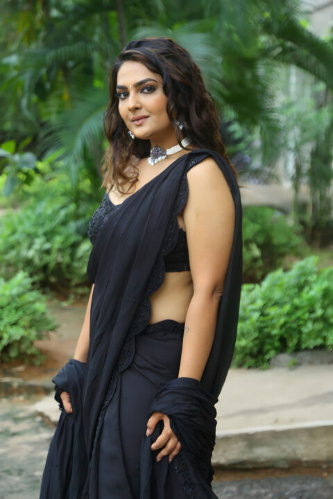 Neha Deshpande eye candy photos in saree