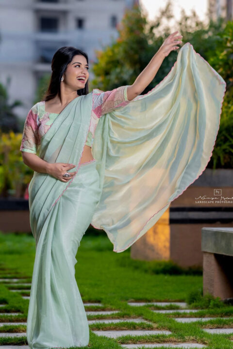 Priyanka Jain glamorous looks in saree