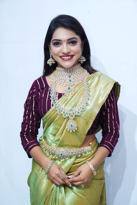 Ishwarya Vullingala in silk saree photos