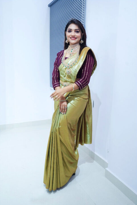 Ishwarya Vullingala in silk saree photos