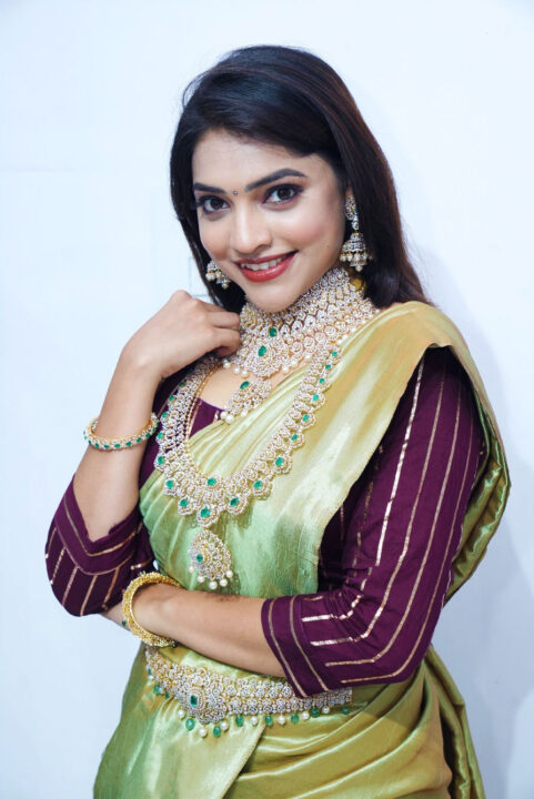 Ishwarya Vullingala in silk saree photos