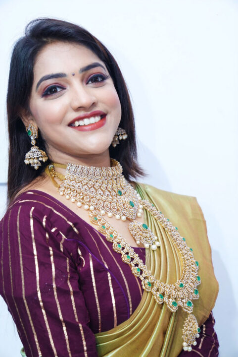 Ishwarya Vullingala in silk saree photos