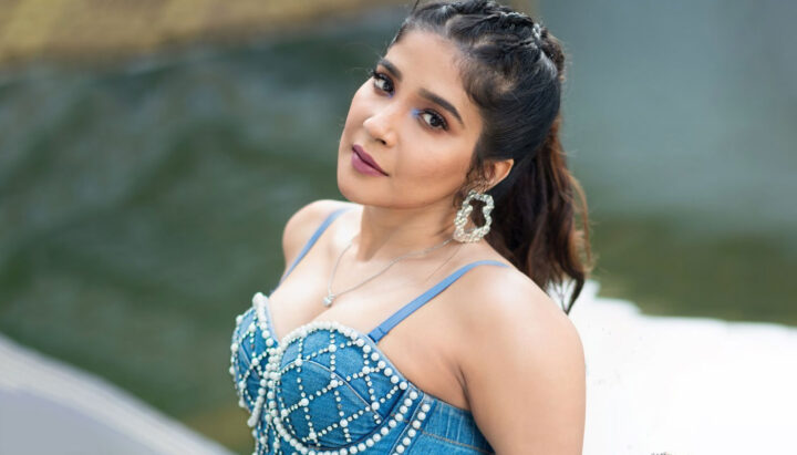 Sakshi Agarwal sizzles in Denim outfit