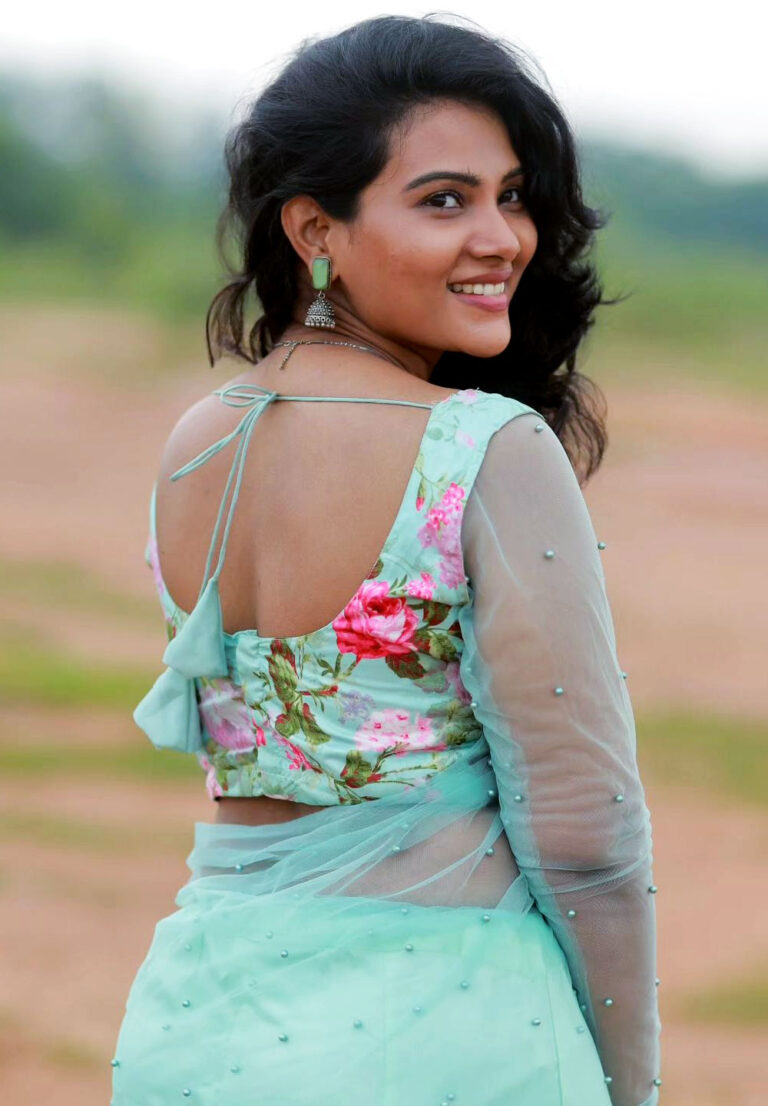 Dhivya Duraisamy Navel Stills In Chiffon Saree South Indian Actress 2224