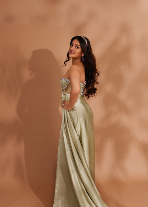 Nidhhi Agerwal in green strapless gown HD photos