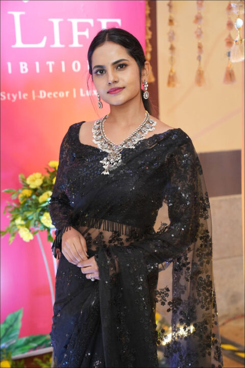 Priyanka Chowdary in black saree photos