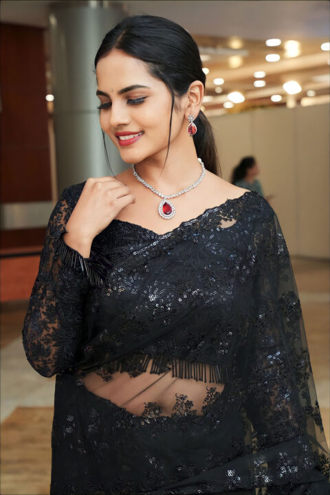 Priyanka Chowdary in black saree photos