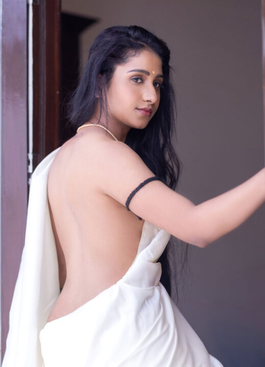 Dakkshi Guttikonda hot in blouse less saree photos