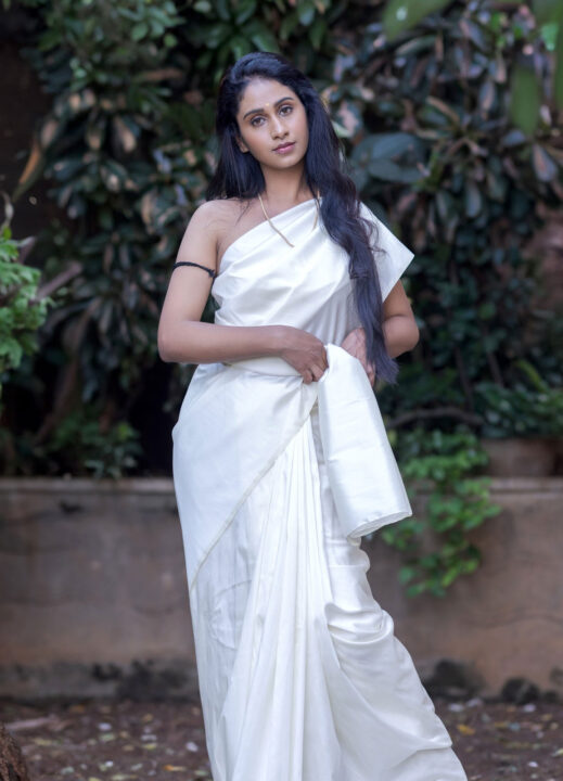 Dakkshi Guttikonda in blouse less saree