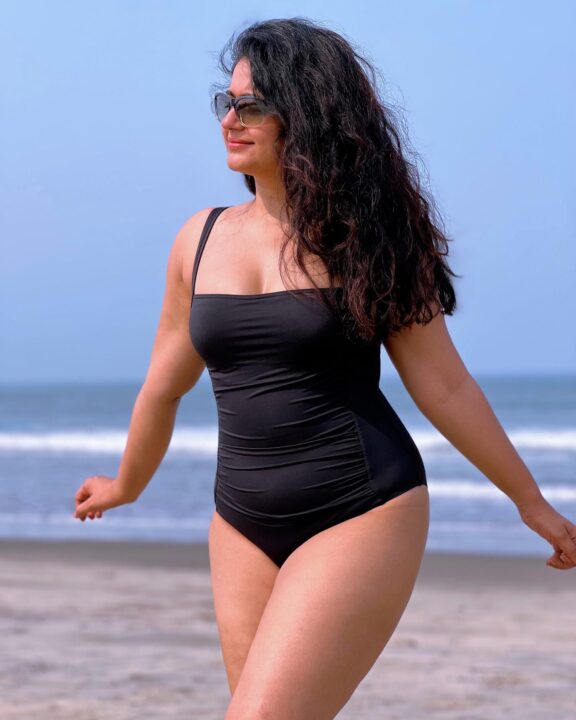 Poonam Bajwa hot bikini photos