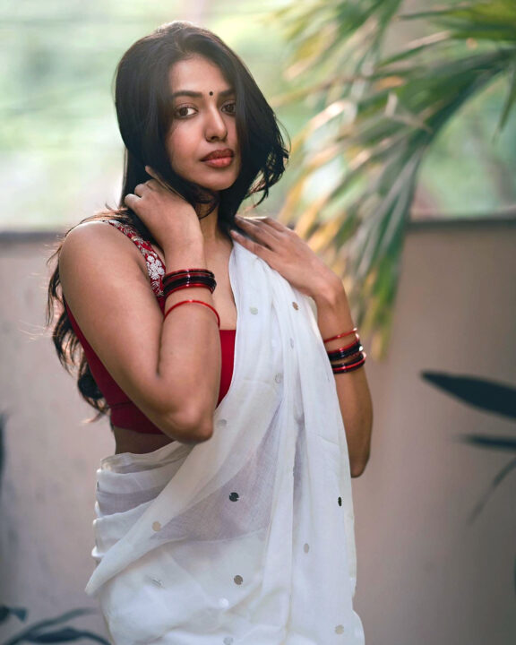 Shivani Rajashekar ravishing stills in saree