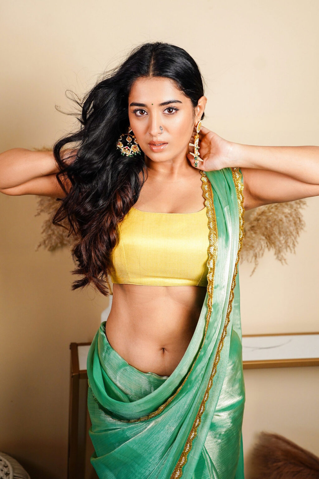 Rashi Singh hot navel stills in saree - South Indian Actress