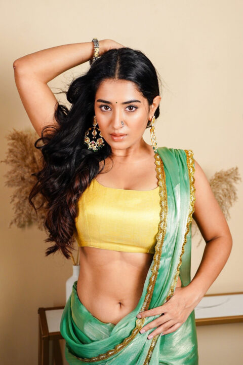 Rashi Singh hot navel stills in saree