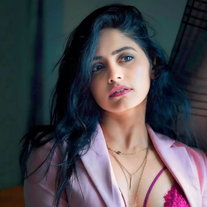 Pragya Nayan sizzling stills in unbuttoned pink blazers