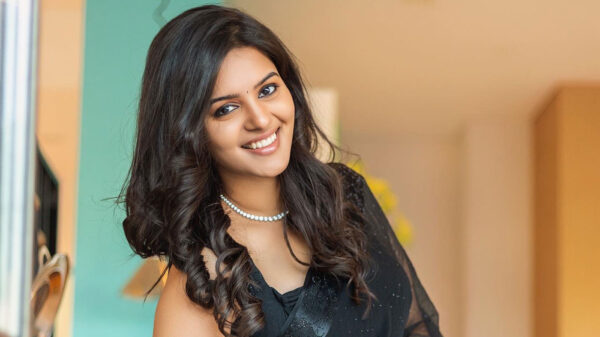 Swathishta Krishnan in black saree photoshoot stills