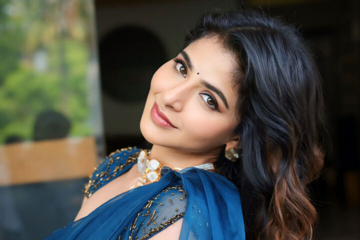 Iswarya Menon Graces Bhaje Vaayu Vegam’s Thankful Ceremony