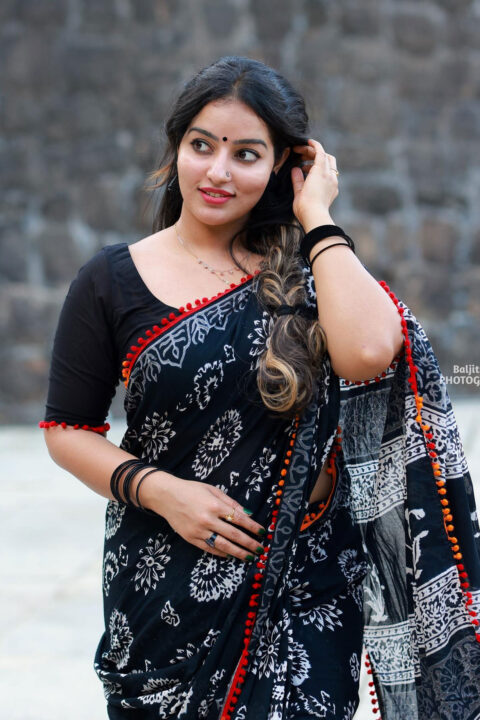 Malavika Menon beautiful looking in saree