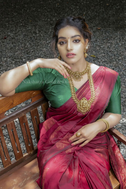 Malavika Menon in kerala style wedding saree