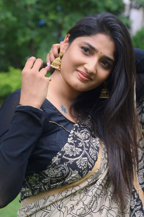 Priya Vadlamani Elegant Look in Saree for Veeranjaneyulu Viharayathra