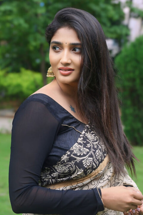 Priya Vadlamani in Gorgeous Saree for Veeranjaneyulu Viharayathra