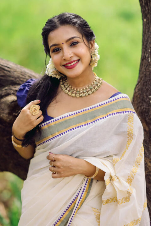 Alphy Panjikaran Shines in Kerala Saree for Onam 2024