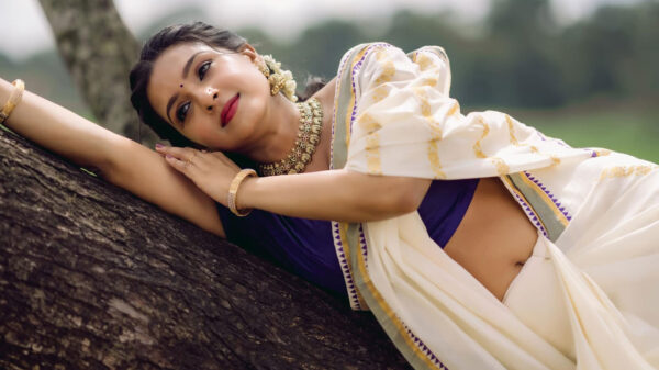 Alphy Panjikaran Sizzles in Kerala Saree for Onam 2024