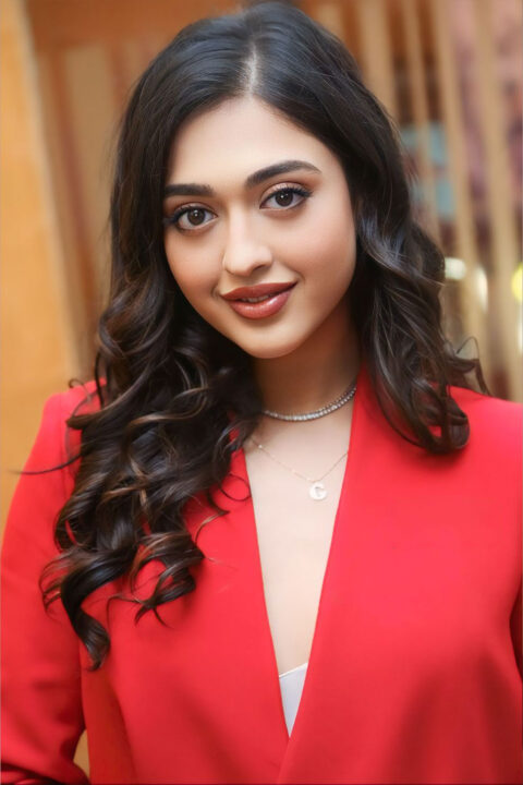 Gayatri Bharadwaj’s Glamorous Red Blazer Look at Buddy Event