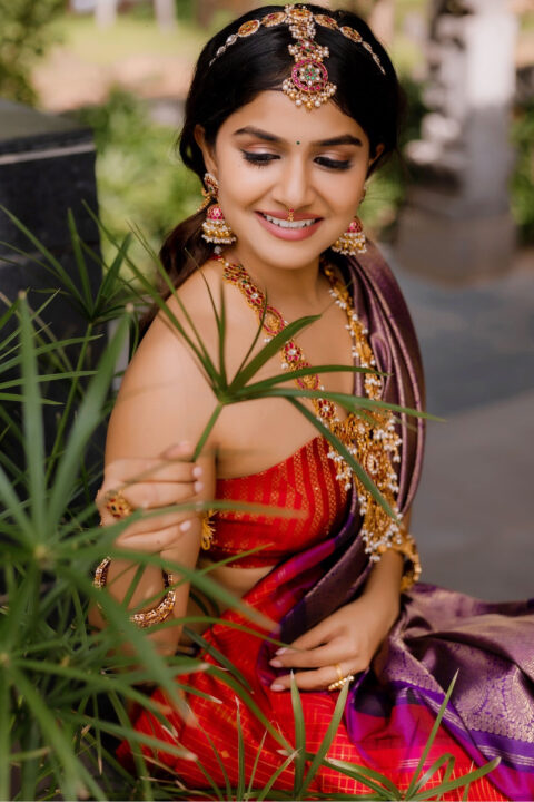 Sanjana Anand Dazzles in Handloom Kattam Saree