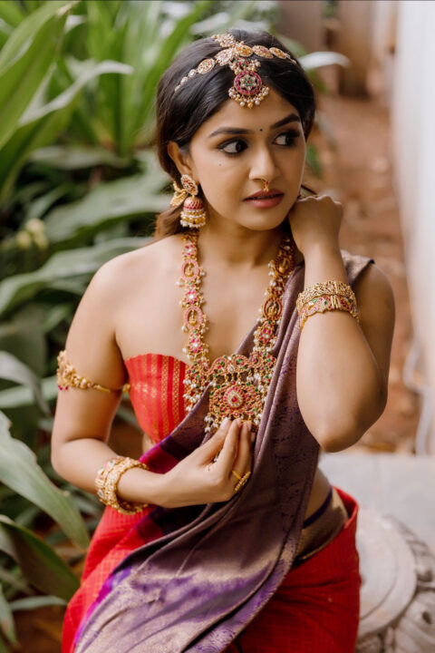 Sanjana Anand Wows in Handloom Kattam Saree