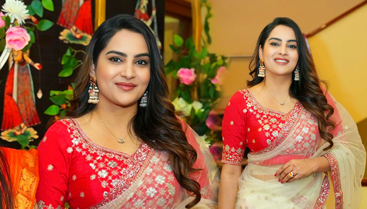 Himaja Dazzles in Half Saree at Sutraa Indian Fashion Exhibition